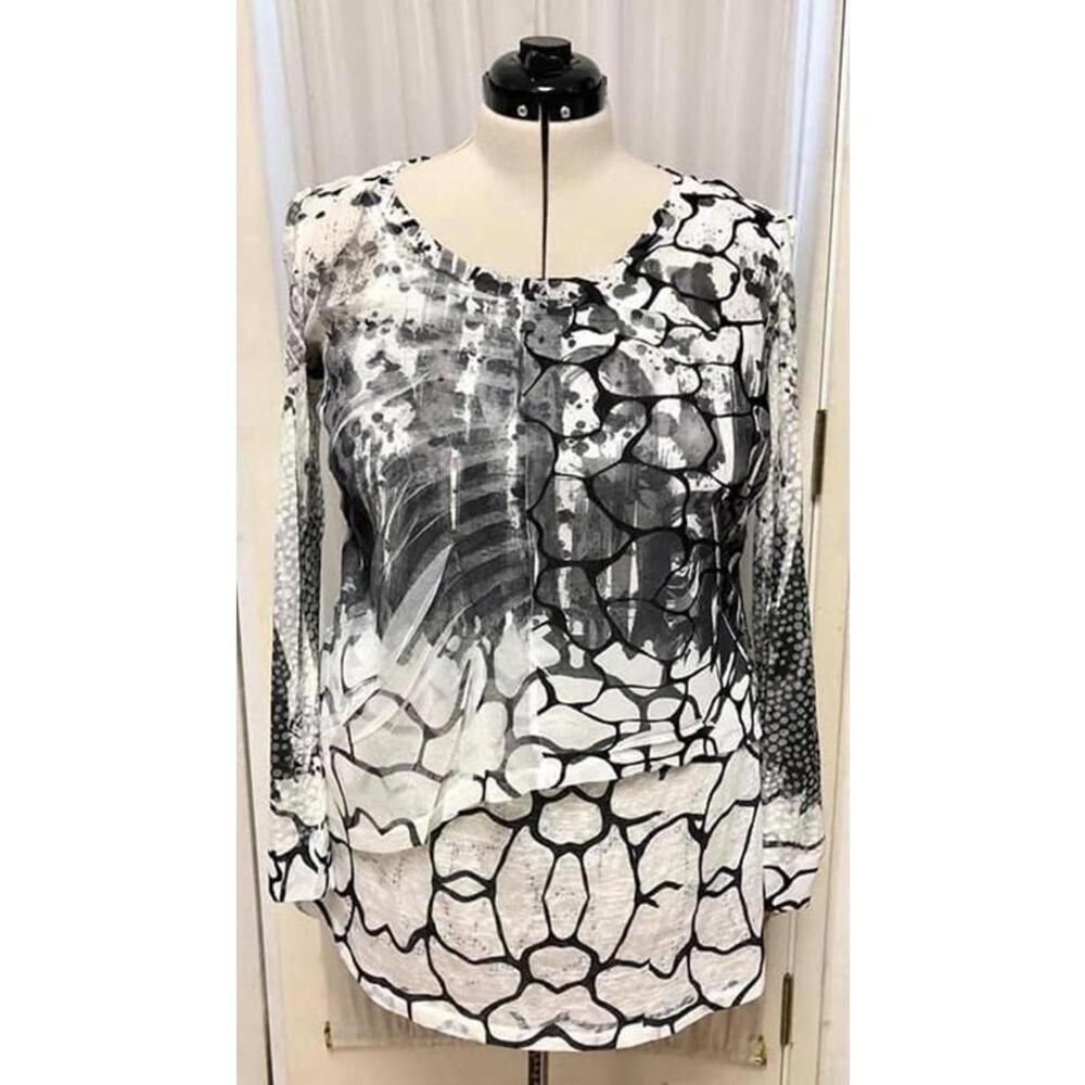 Nani & Poe black and white layered tunic top. Size xxl.